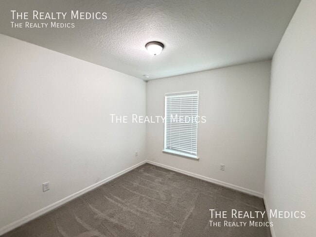 Building Photo - 15790 SW 28th Avenue Rd