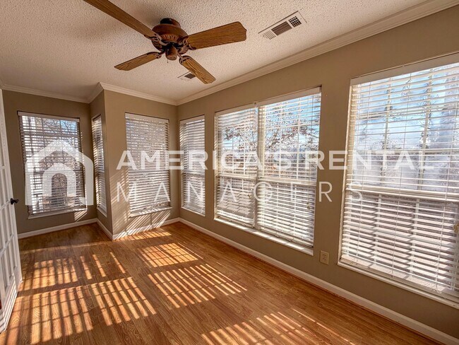 Building Photo - Inverness Area Living: Utilities Included plus Pool Access