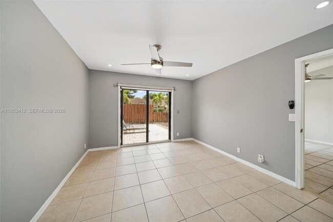 Building Photo - 4949 E Lakes Dr