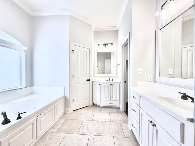 Building Photo - Luxury 4BR/3BA Home on Golf Course in Pelican Point – Resort-Style Living!