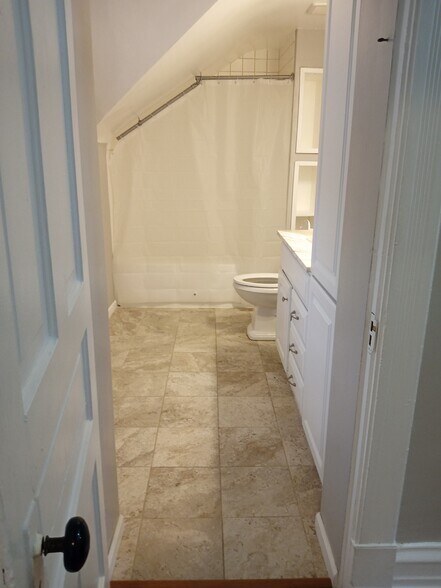 Building Photo - 1261 Bloomer Rd