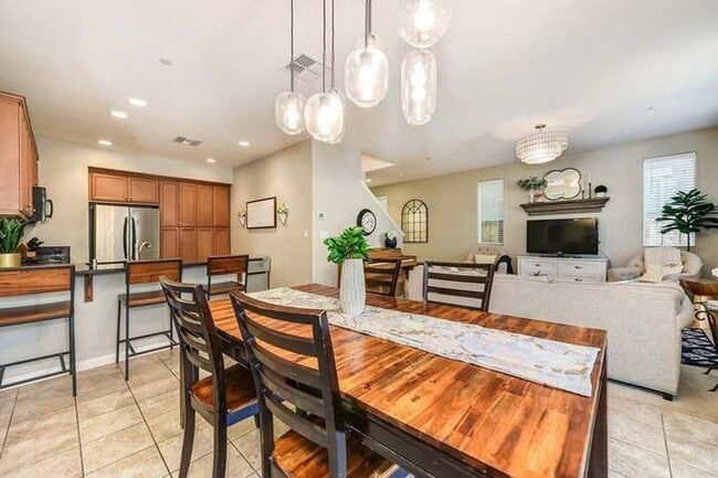 Building Photo - NICE TWO STORY HOME IN WEST ROSEVILLE!