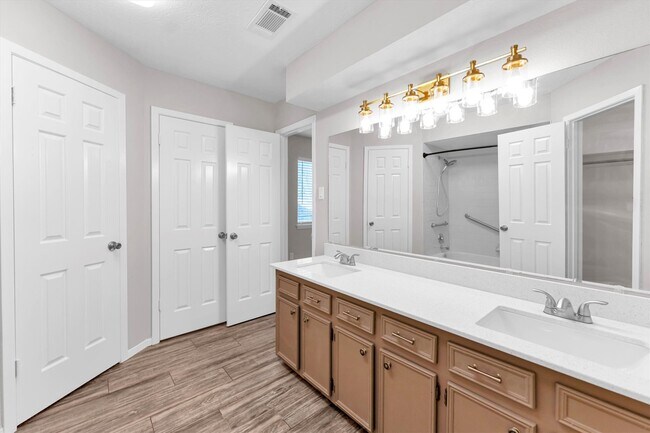 Building Photo - 3353 Knob Oaks Dr