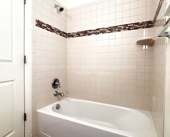 Building Photo - 900 Treece St