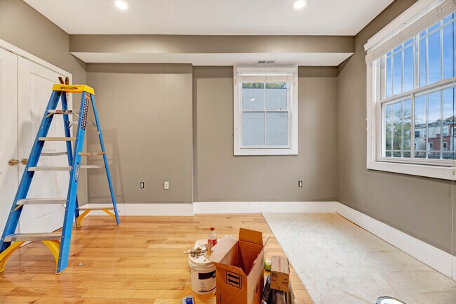 Building Photo - 1346 Kenyon St NW