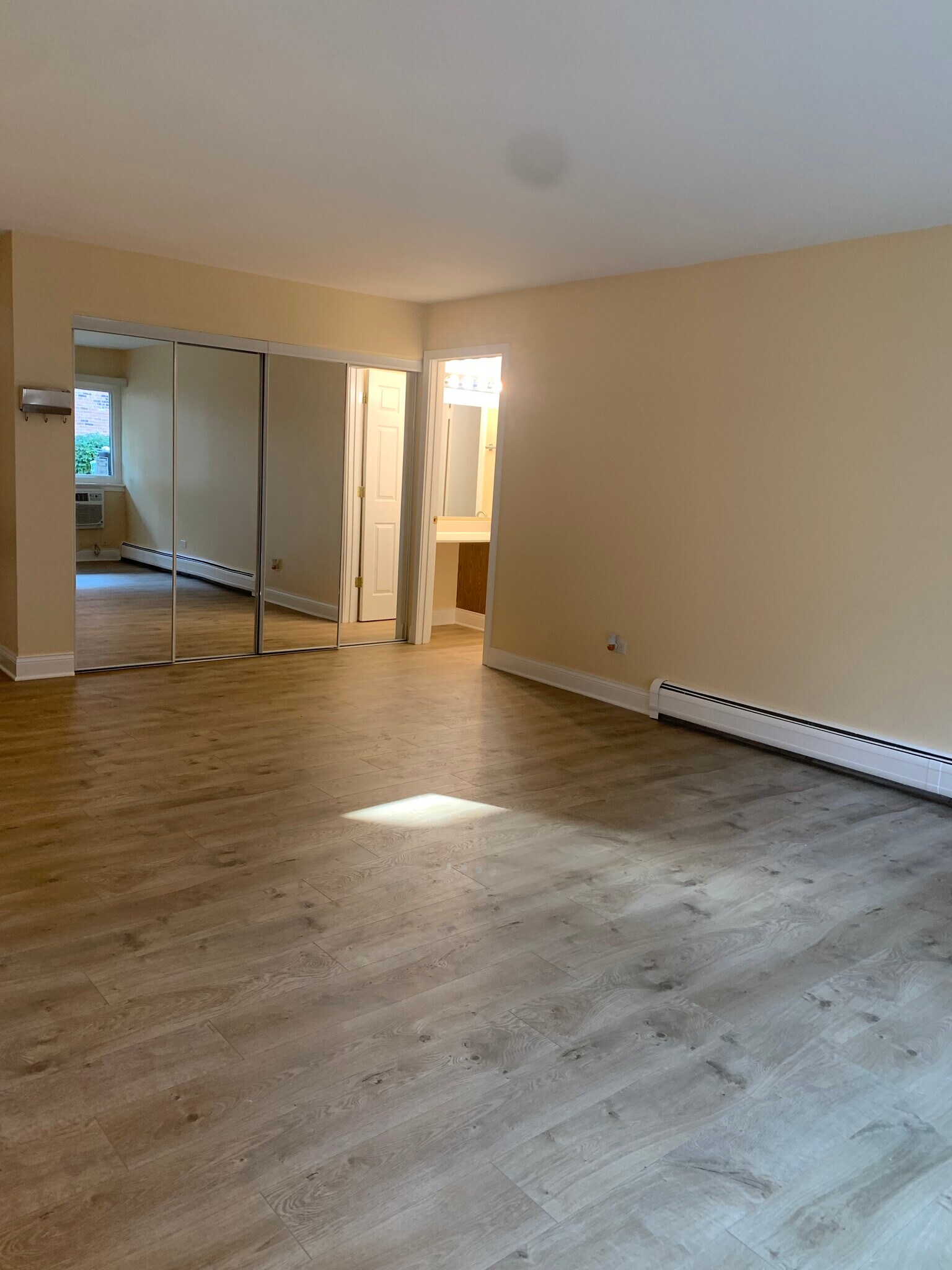 Building Photo - 1813 Hemlock Pl