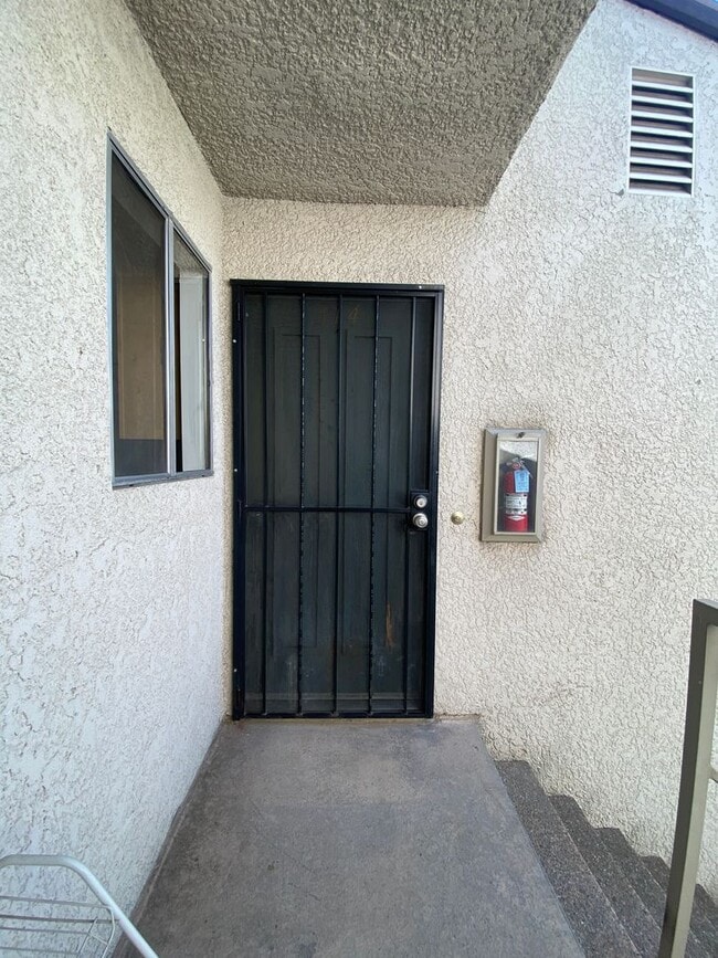 Building Photo - Rancho Cucamonga Two Bedroom Condo