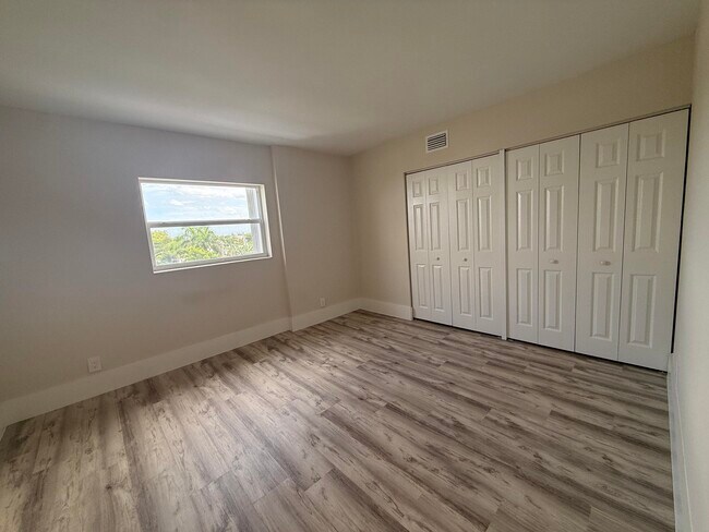 Building Photo - 1601 S Flagler Dr