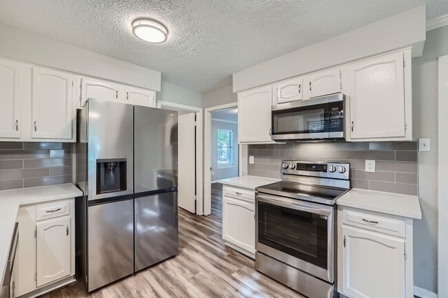 Building Photo - 401 Summer Pl Ct