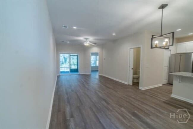 Building Photo - 131 Lower Creek Dr
