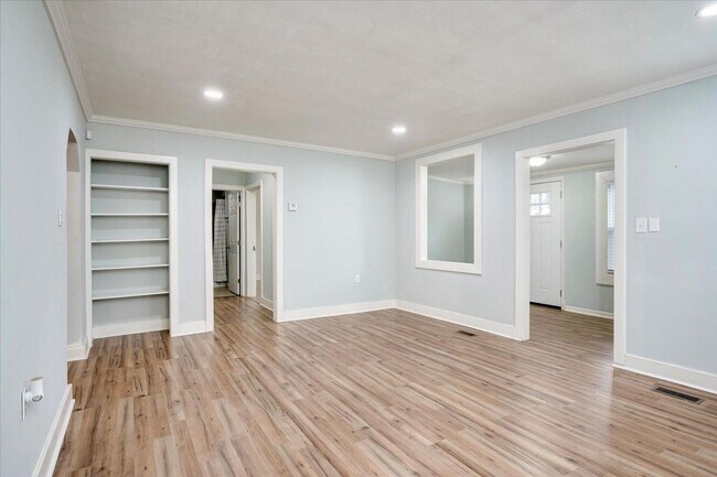 Building Photo - 3 Bedroom 2 Bath House for rent!