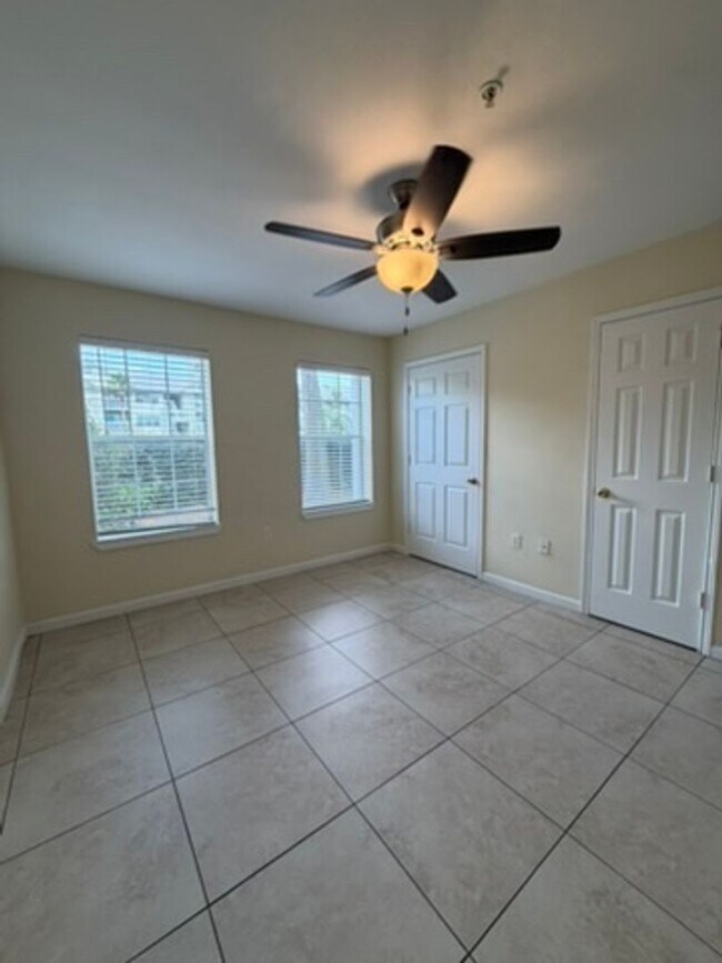Building Photo - 25% OFF FIRST MONTH'S RENT -- Updated 2 Bedroom First Floor Condo