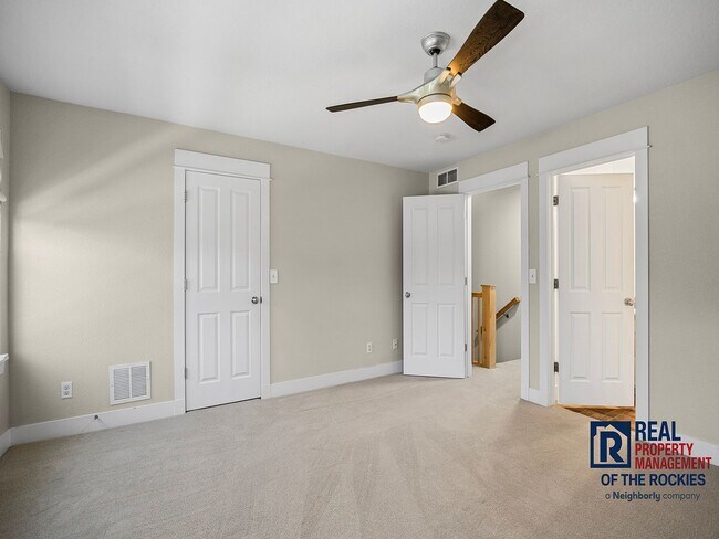 Building Photo - Beautiful 2 Bed 2.5 Bath Townhouse in West...