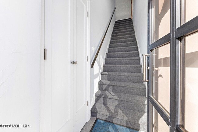 Building Photo - 160 Monmouth St