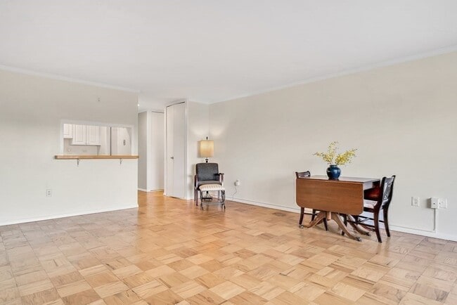 Building Photo - 8 Whittier Pl