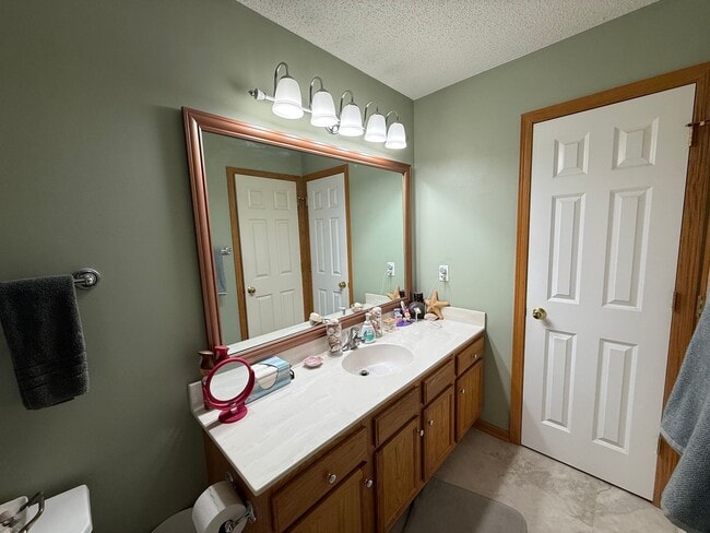 Building Photo - Beautiful 2 Bed, 2 Bath Townhome for Rent ...