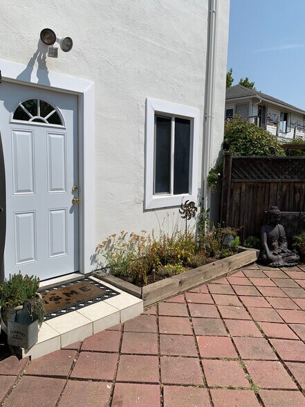 Building Photo - 3900 Seven Hills Rd