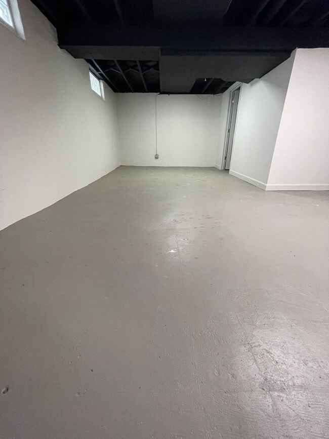 Building Photo - 3 BED 2 BATH BUNGALOW STYLE HOME IN BERKLEY ------ BACON AVE.