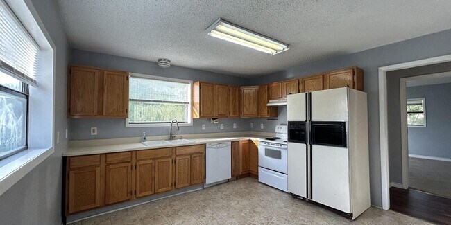 Primary Photo - 300 Barnett Rd