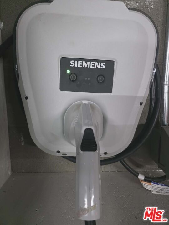 Building Photo - 964 Hancock Ave