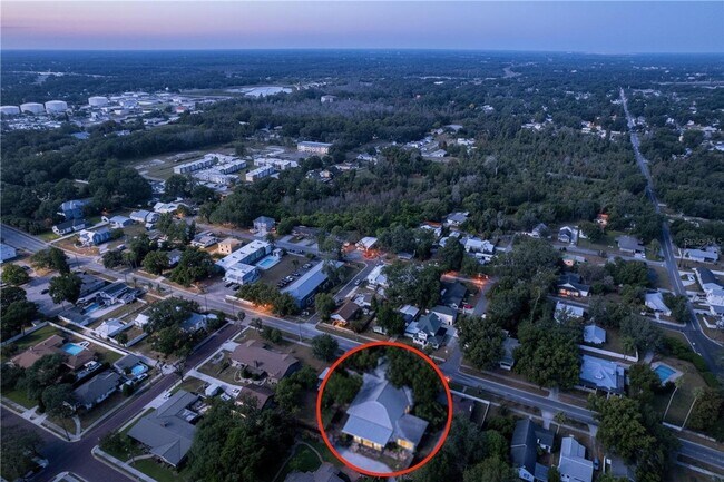 Building Photo - Timeless Bungalow located in the heart of Plant City Historic District