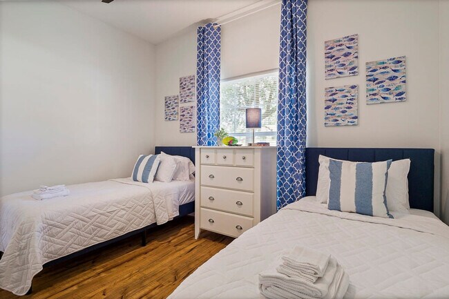 Building Photo - 11 Wheeler Ln