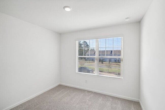 Building Photo - Fantastic 3bd/2ba home! Let yourself in!