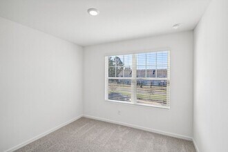 Building Photo - Fantastic 3bd/2ba home! Let yourself in!