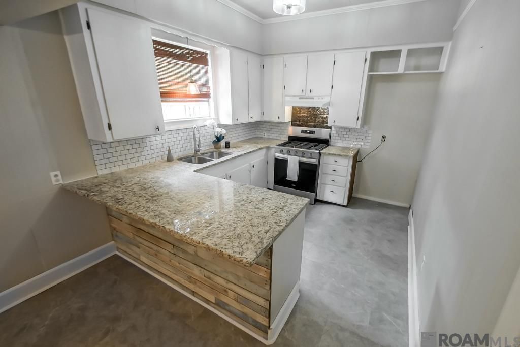 Building Photo - 110 St Jude St