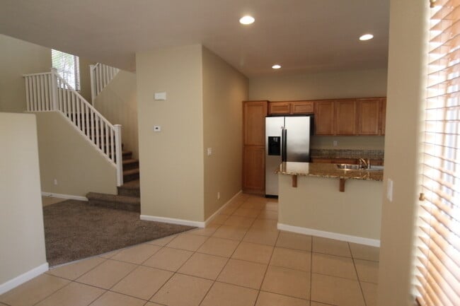 Building Photo - 6709 N Bluebell Garden St