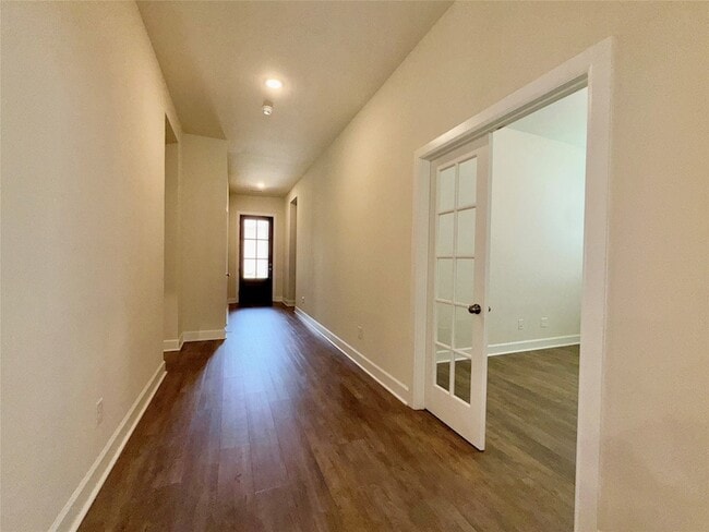 Building Photo - 1804 Welker Dr