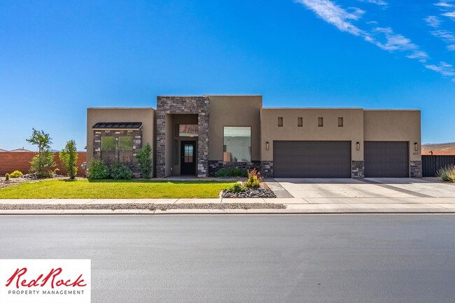 Building Photo - DOG FRIENDLY 4-Bedroom Modern Desert Home ...