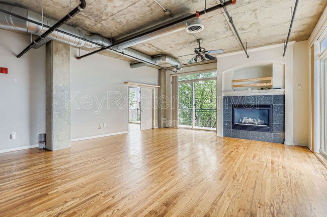 Primary Photo - 3201 Shoshone St