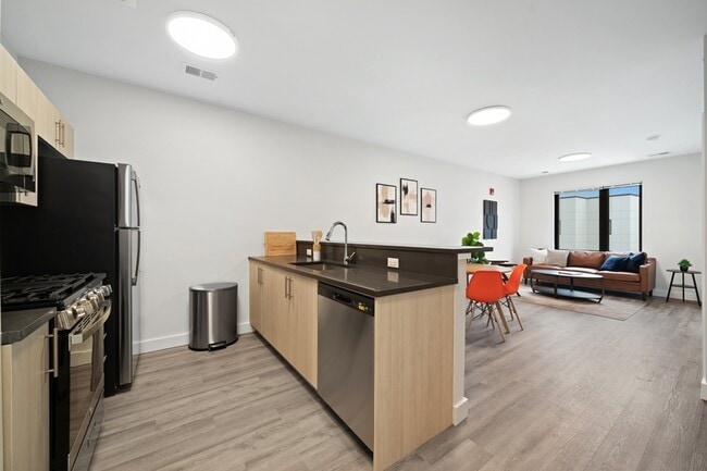 Building Photo - 72 S Essex Ave