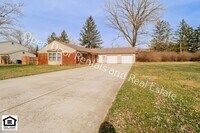 Building Photo - 4935 Vermont Ln