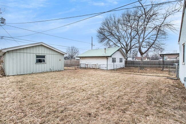 Building Photo - Completely Renovated 2 Bedroom House!