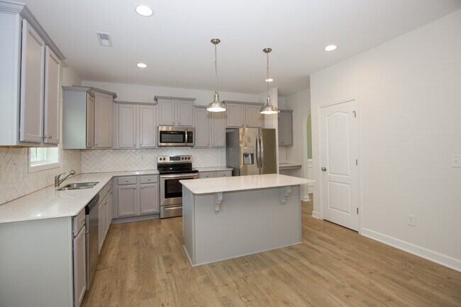 Building Photo - 1170 Camellia Dr