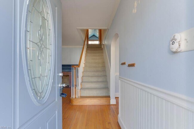 Building Photo - 407 Russell St