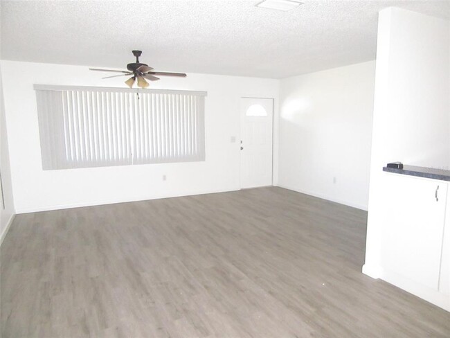 Building Photo - 20224 Tappan Zee Dr