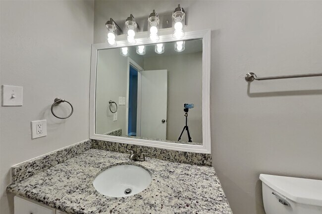 Building Photo - 64 Hickory Oak Dr