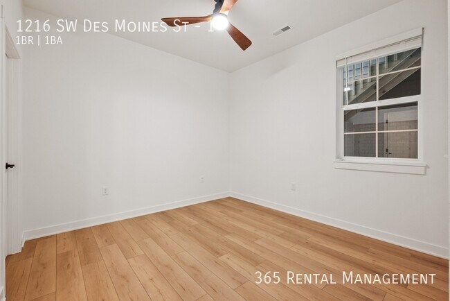 Building Photo - 1216 SW Des Moines St