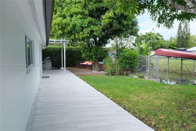 Building Photo - 4311 SW 104th Ct