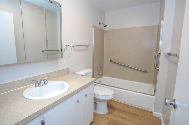 Building Photo - Remodeled 2BR w/ Garage, Fenced Yard & Stainless Steel Appliances