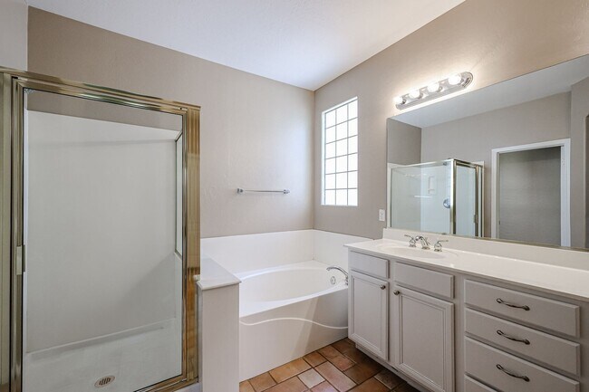 Building Photo - COMING SOON !! Lovely 4Bedroom/2Bath in the Heart of Chandler