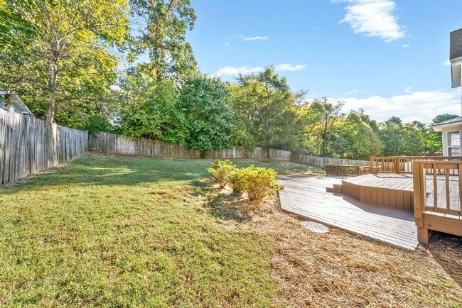 Building Photo - Pet Friendly Three Bedroom with Bonus!