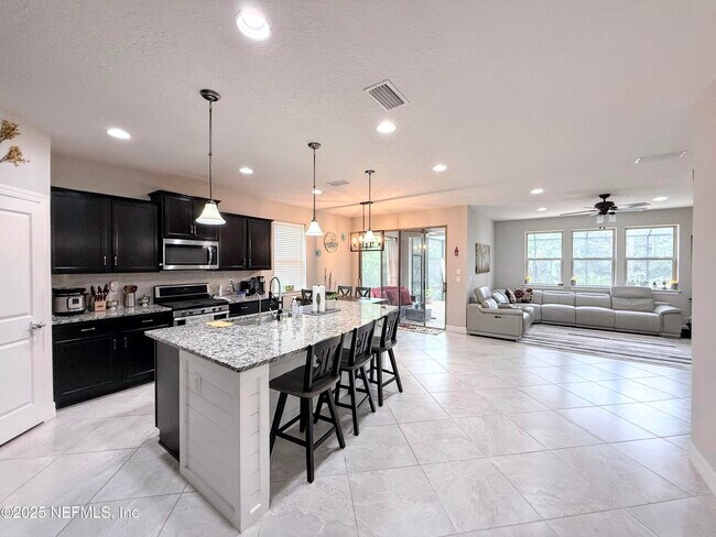 Building Photo - 119 Broomsedge Cir