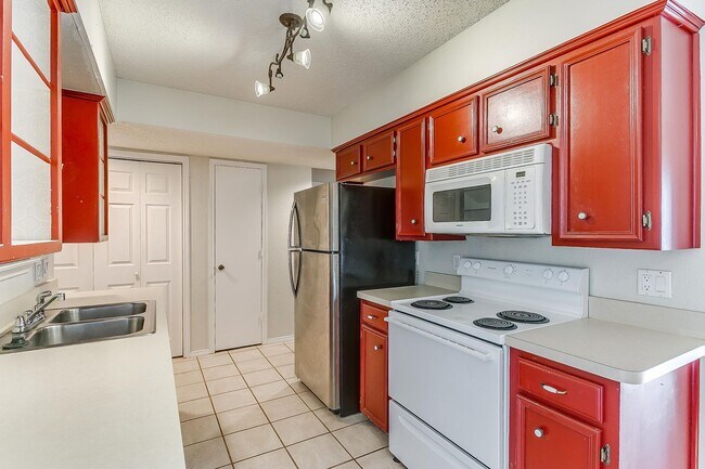Building Photo - Great 2 Bed 2 Bath Townhouse in S Arlington- 76017