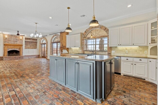 Building Photo - 4329 Edgewater Dr