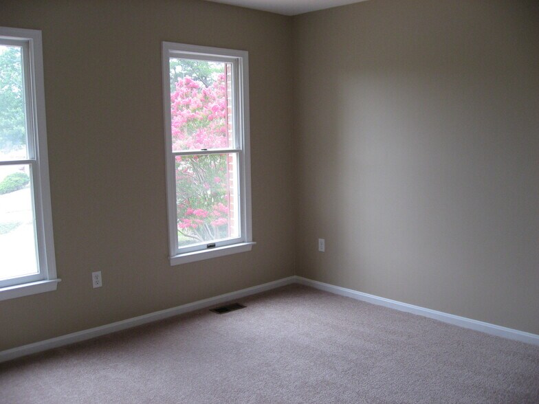 Building Photo - 8626 Ambrose Ct