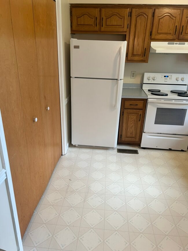 Building Photo - 8528 Newark Rd